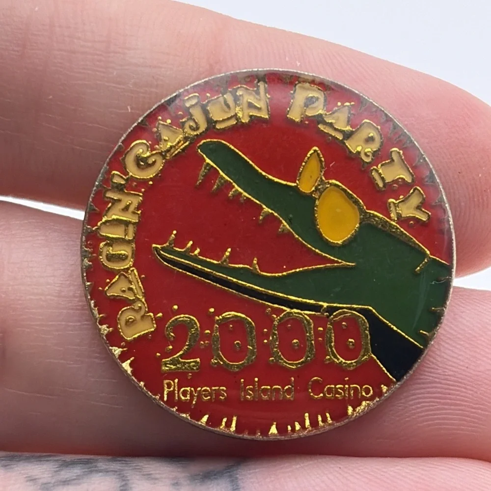 2000 Players Island Casino Ragin Cajun Party Alligator Lapel Hat Pin